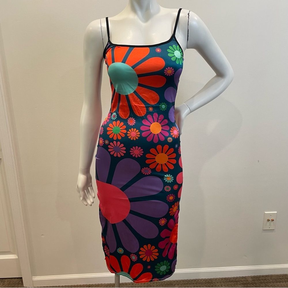 TUNNEL VISION Funky 70s Floral Print Body Con Midi Dress